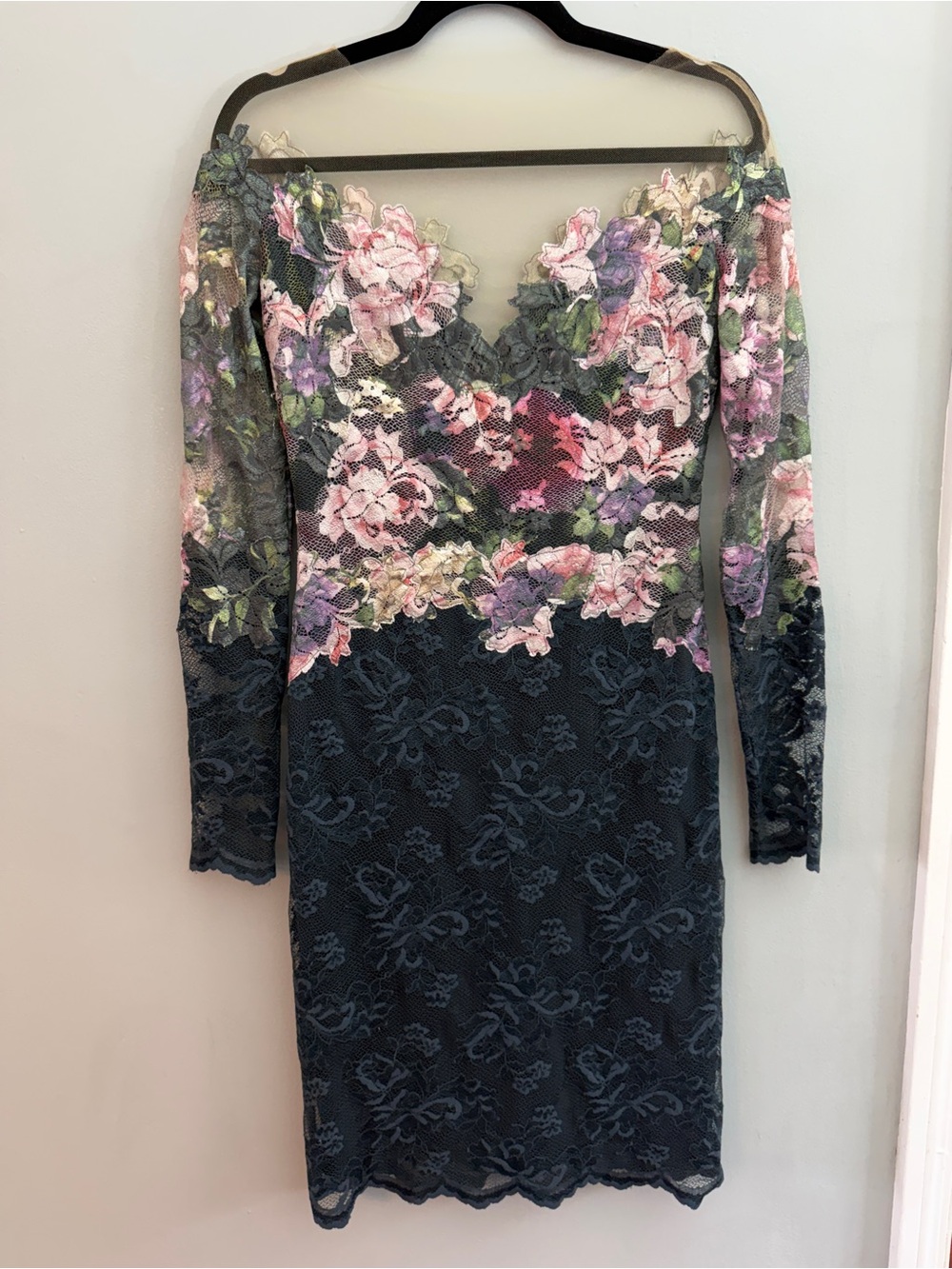 *New* Olvi’s Lace Floral Cocktail Dress, Size 3 (US 6)